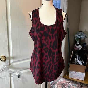 Black leopard print on this tank top!